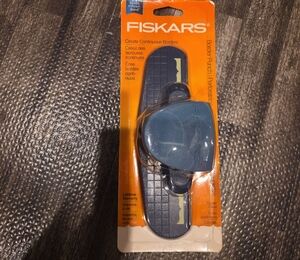 Fiskars Blue Border Punch